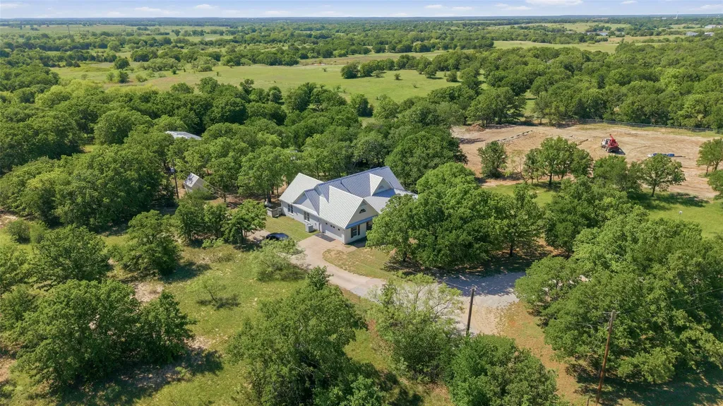 2055 County Road 1370 Alvord TX 76225