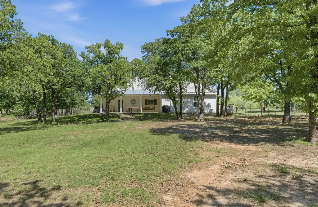 2055 County Road 1370 Alvord TX 76225