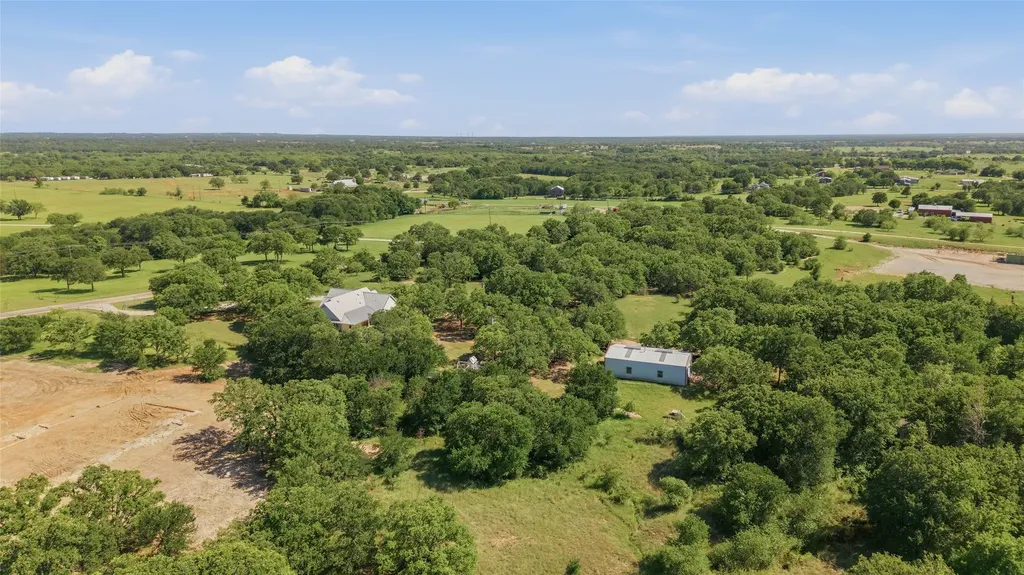 2055 County Road 1370 Alvord TX 76225