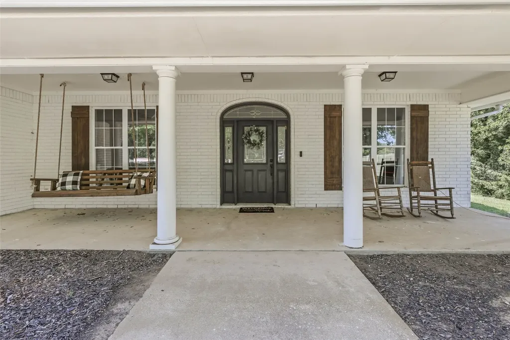 2055 County Road 1370 Alvord TX 76225