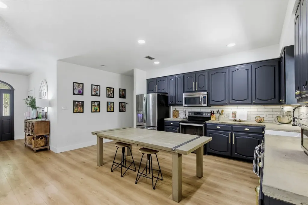 2055 County Road 1370 Alvord TX 76225