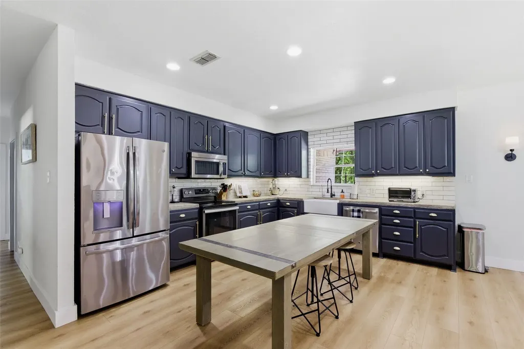 2055 County Road 1370 Alvord TX 76225