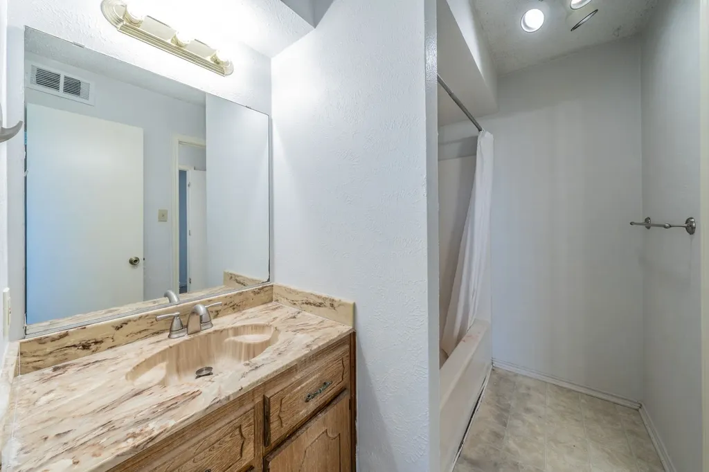 516 Venice Drive Italy TX 76651