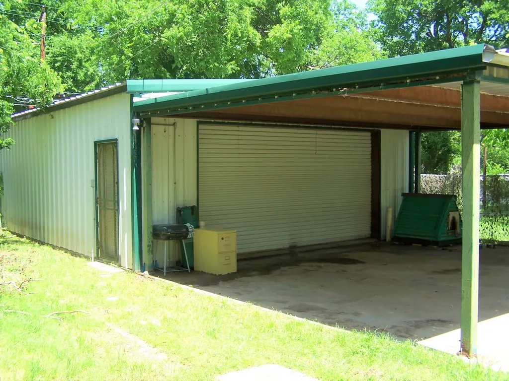 923 Nelson Street Denison TX 75020