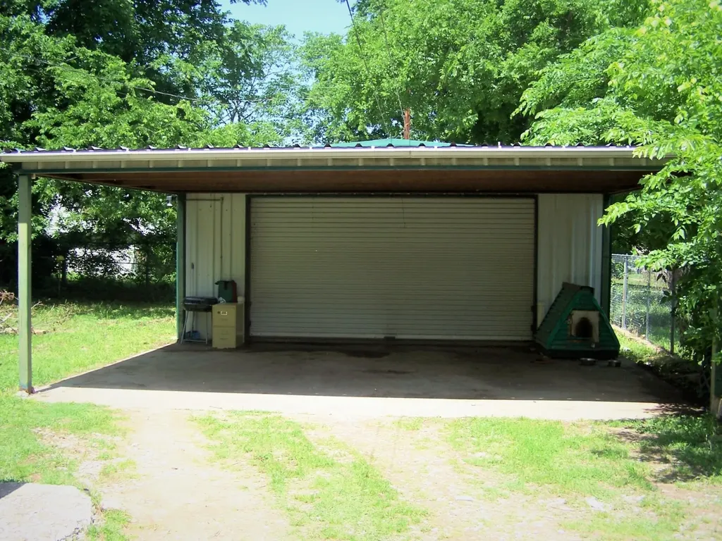 923 Nelson Street Denison TX 75020