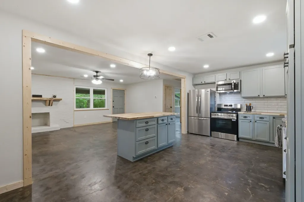 509 County Road 2271 Telephone TX 75488