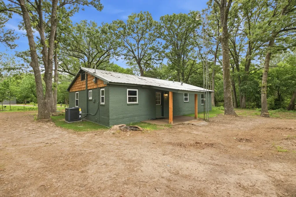 509 County Road 2271 Telephone TX 75488