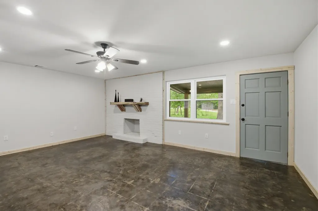 509 County Road 2271 Telephone TX 75488
