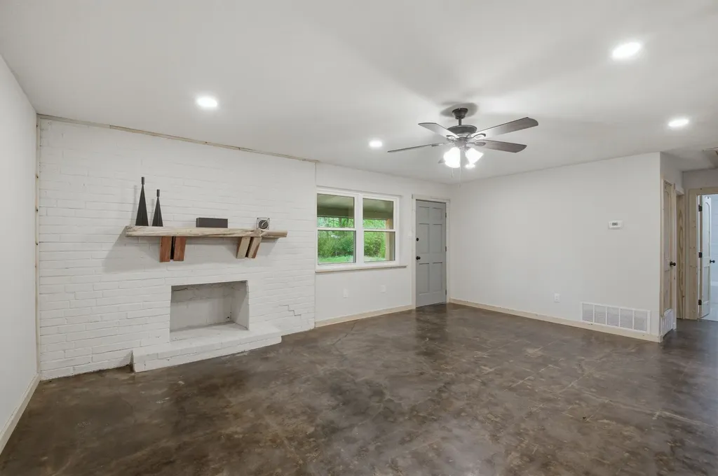 509 County Road 2271 Telephone TX 75488