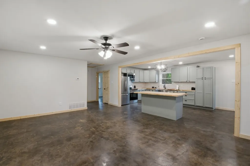 509 County Road 2271 Telephone TX 75488