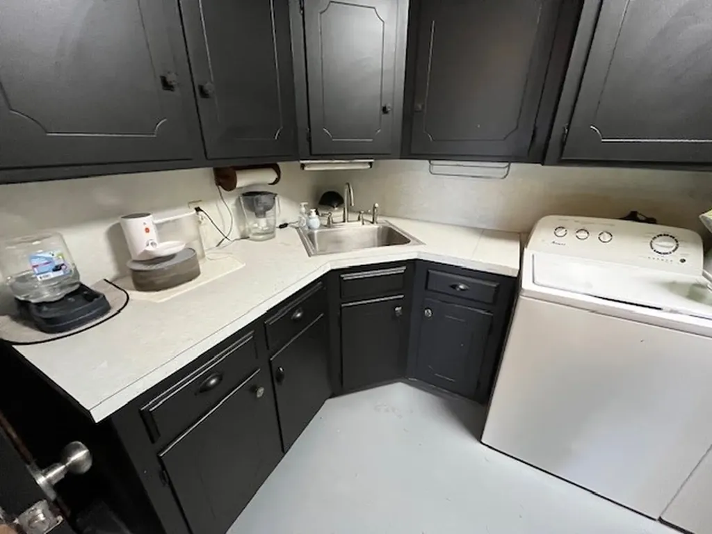 901 E Burnside Street Rotan TX 79546