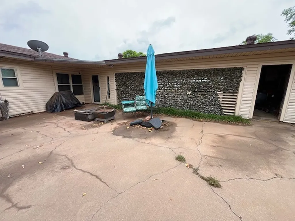 901 E Burnside Street Rotan TX 79546