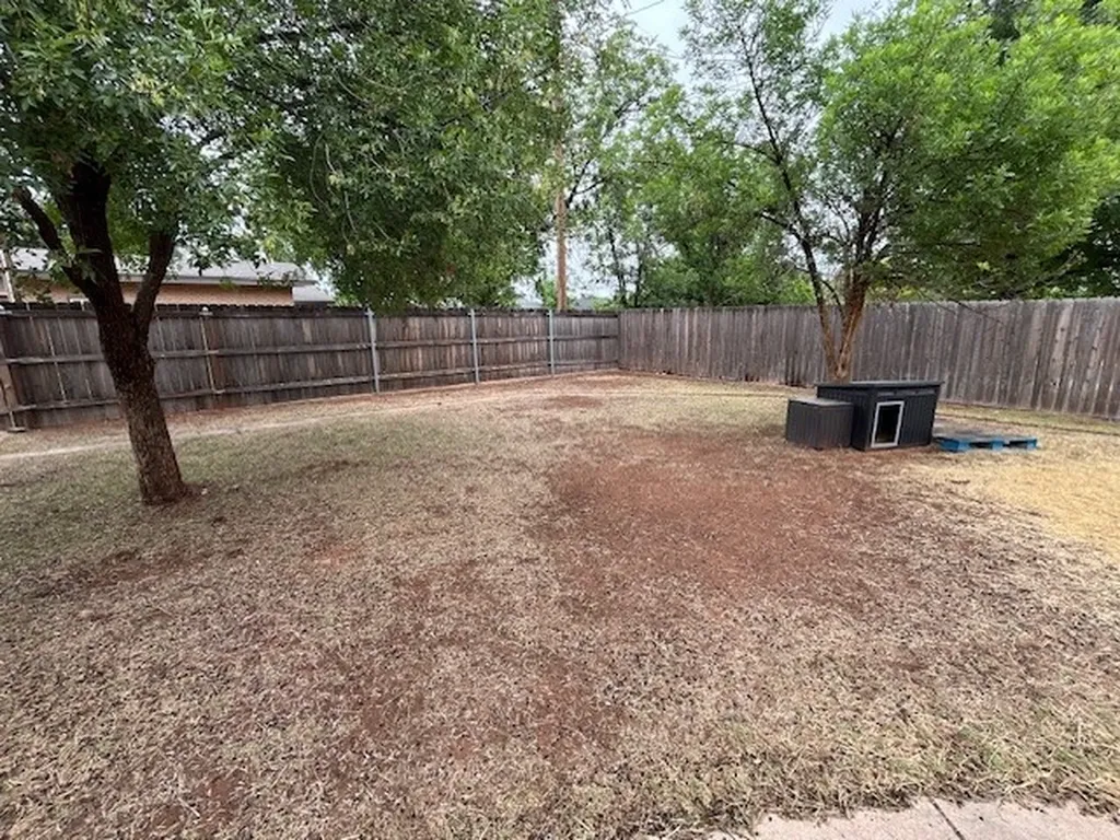 901 E Burnside Street Rotan TX 79546