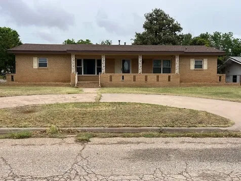 901 E Burnside Street Rotan TX 79546