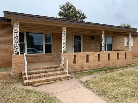 901 E Burnside Street Rotan TX 79546