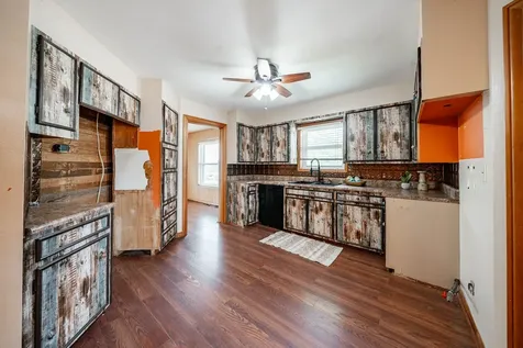 1001 E Nevada Seymour TX 76380