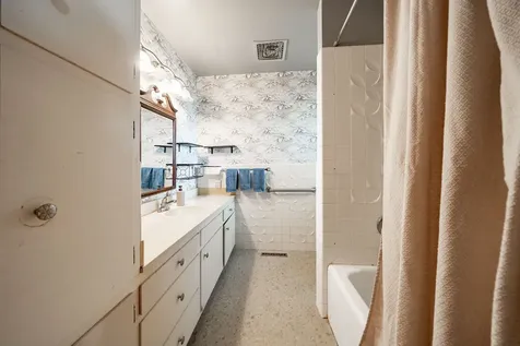 1001 E Nevada Seymour TX 76380