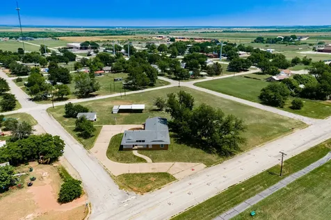 1001 E Nevada Seymour TX 76380