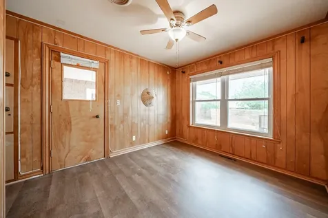 1001 E Nevada Seymour TX 76380