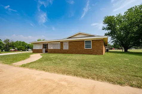1001 E Nevada Seymour TX 76380