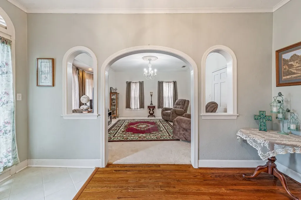 941 S Texas Street De Leon TX 76444
