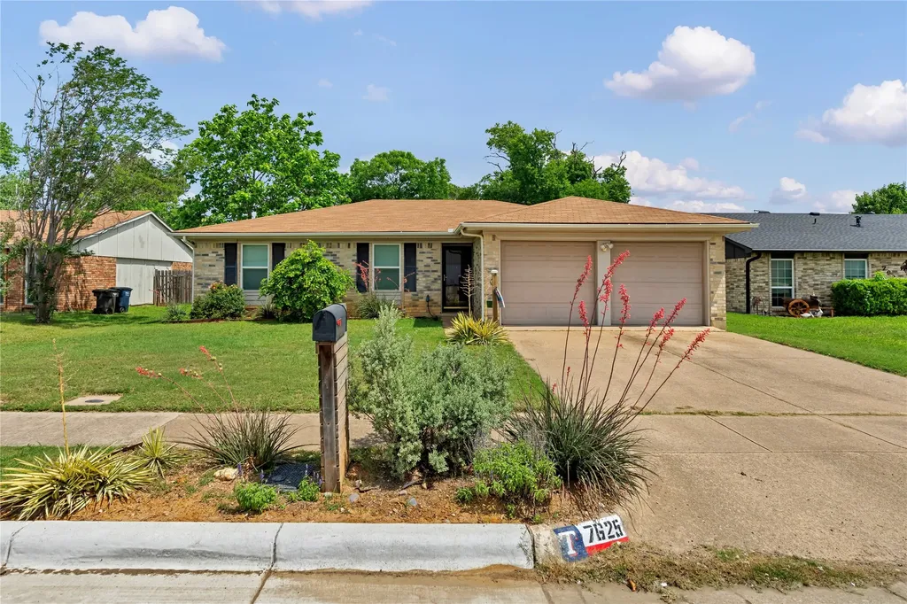 7625 Portman Avenue Fort Worth TX 76112