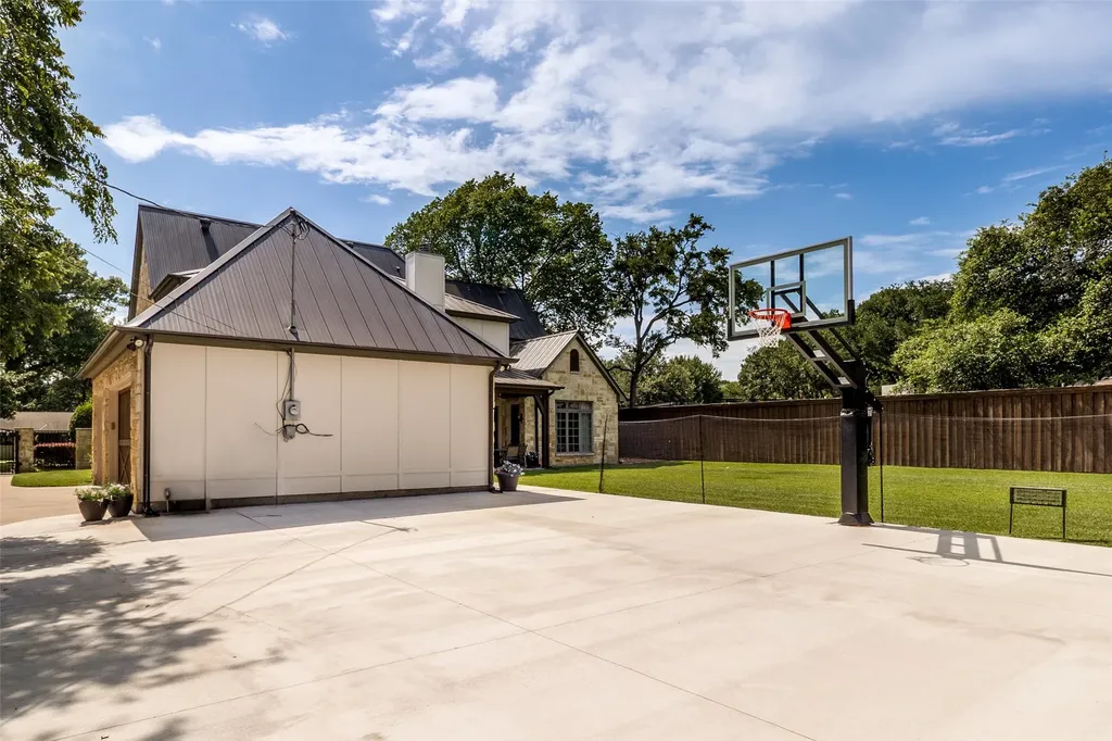 10630 Royal Springs Drive Dallas TX 75229
