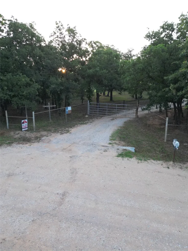 1625 County Road 281 Carbon TX 76435