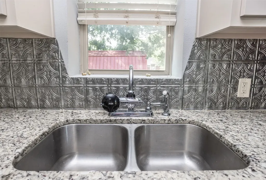 230 E Main Street Lindsay TX 76250