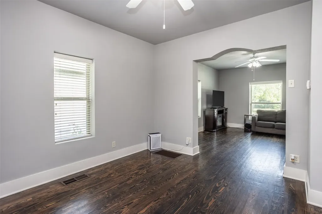 230 E Main Street Lindsay TX 76250