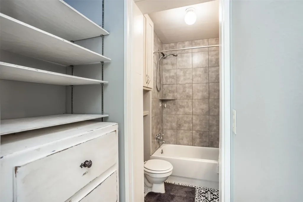 230 E Main Street Lindsay TX 76250