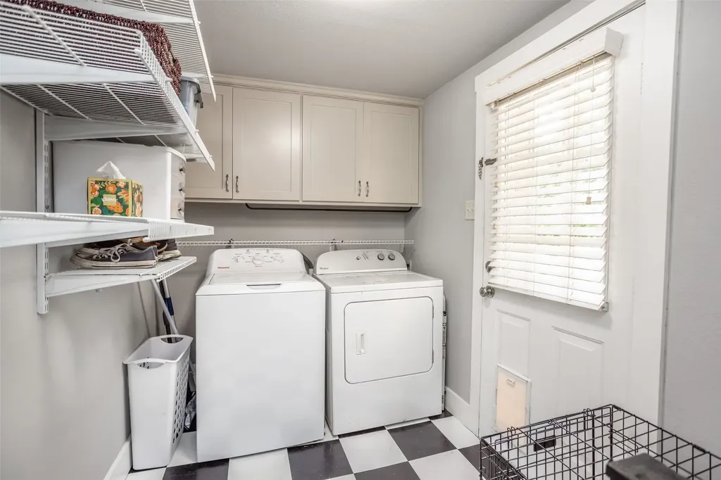 230 E Main Street Lindsay TX 76250