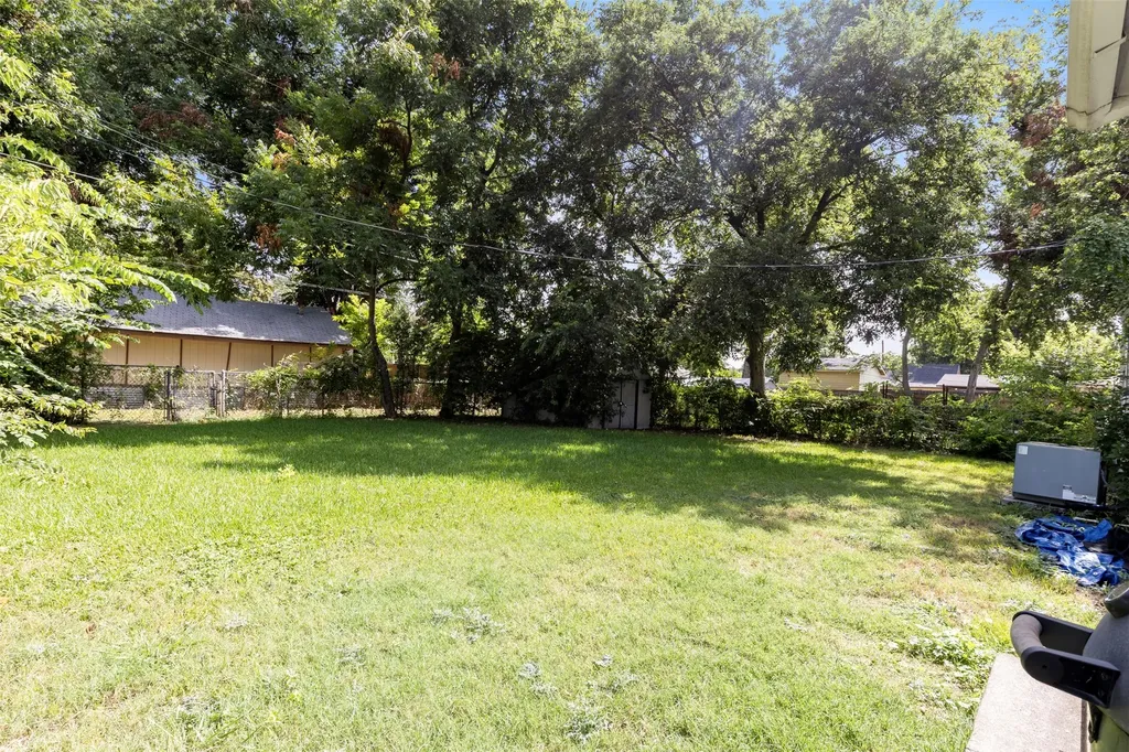 1513 Davis Boulevard Garland TX 75042