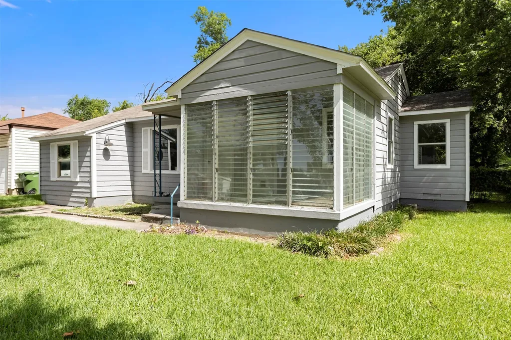 1513 Davis Boulevard Garland TX 75042