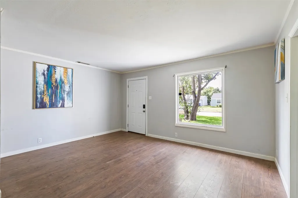 1513 Davis Boulevard Garland TX 75042