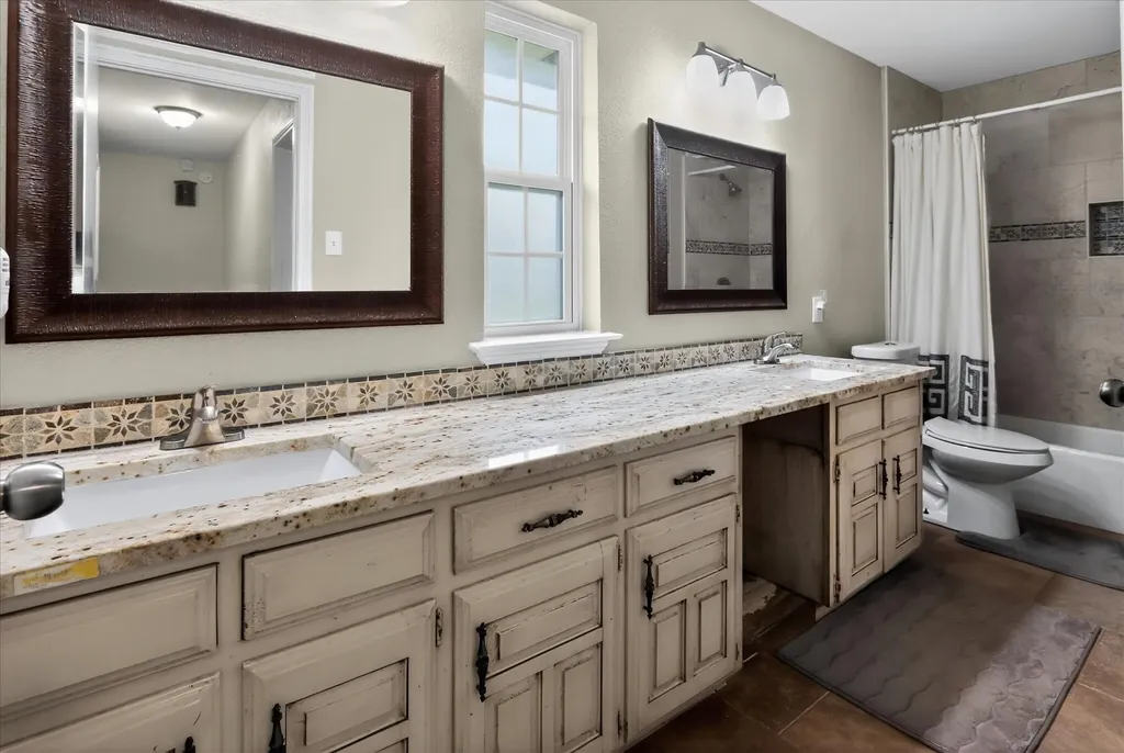 105 Elm Drive Oak Leaf TX 75154