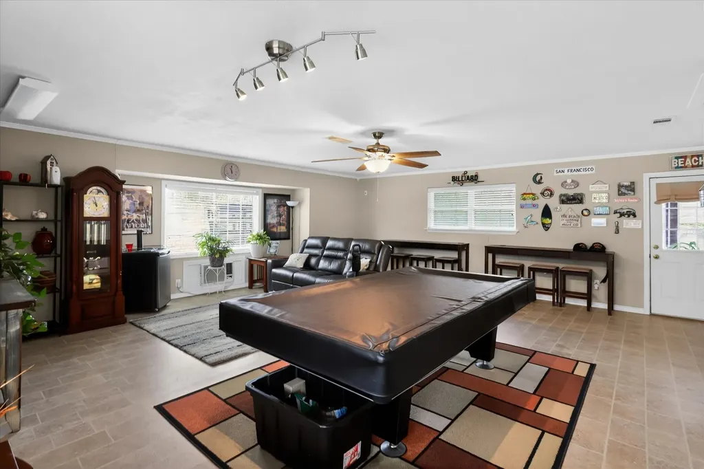 105 Elm Drive Oak Leaf TX 75154
