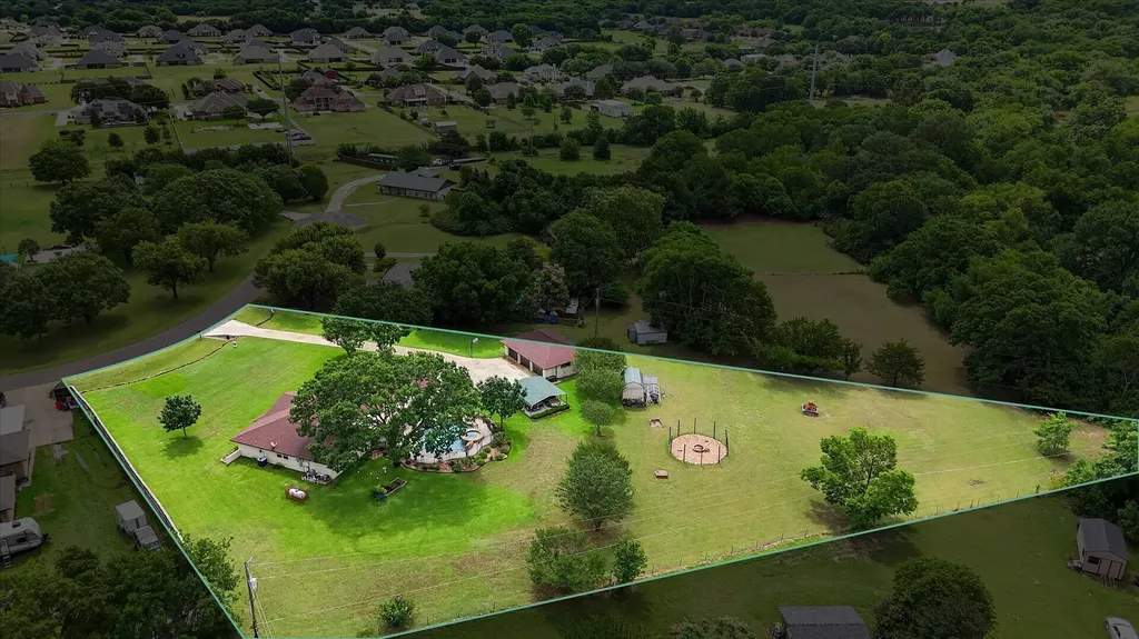 105 Elm Drive Oak Leaf TX 75154