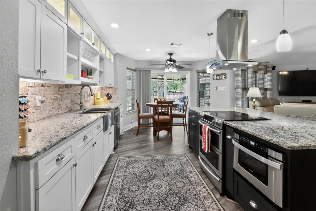 105 Elm Drive Oak Leaf TX 75154