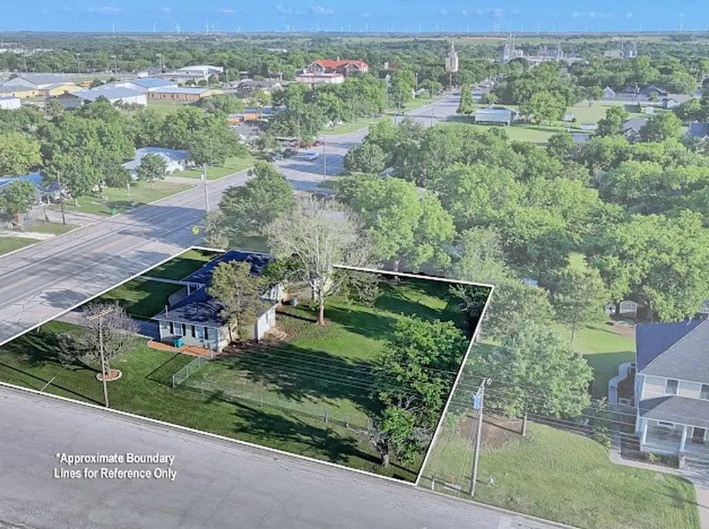 933 N Main Street Muenster TX 76252