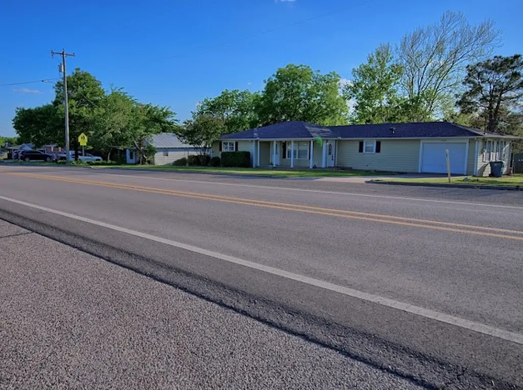 933 N Main Street Muenster TX 76252