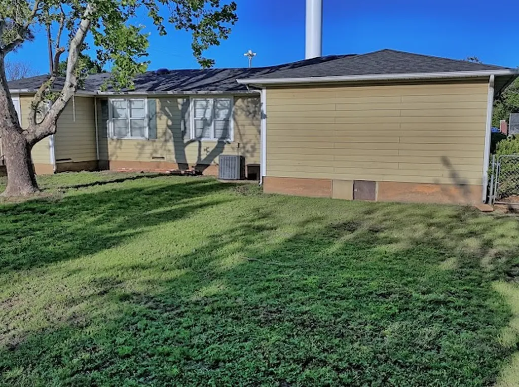 933 N Main Street Muenster TX 76252