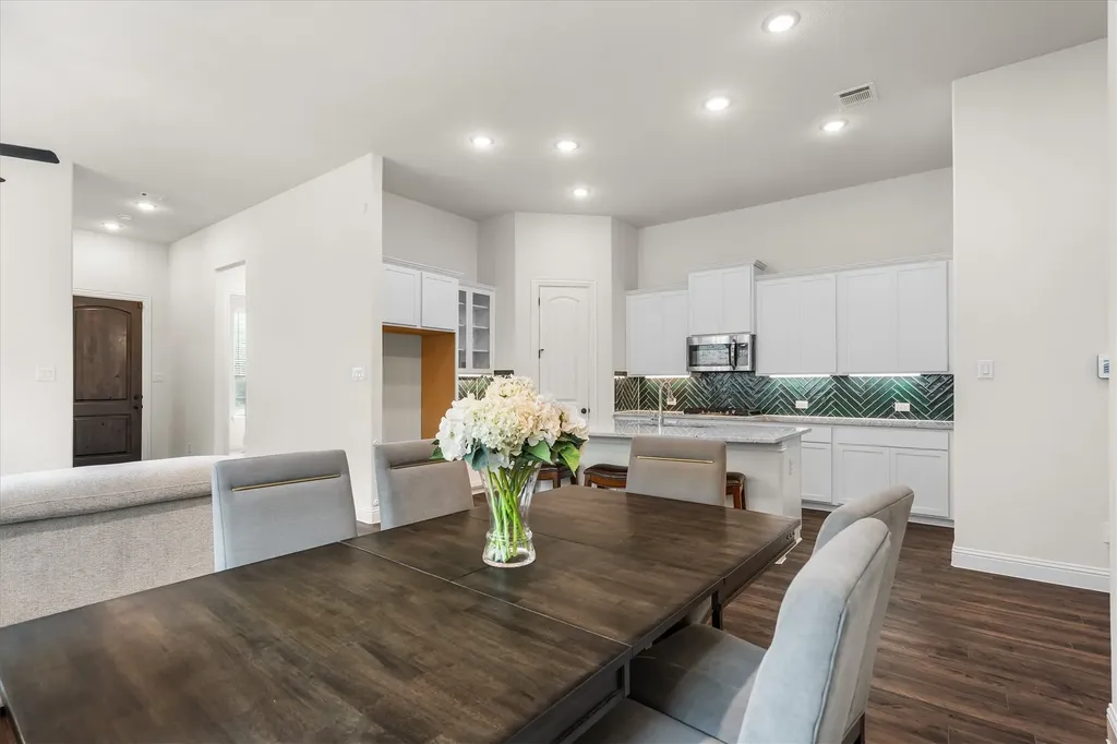 2035 Sherwood Drive Garland TX 75041