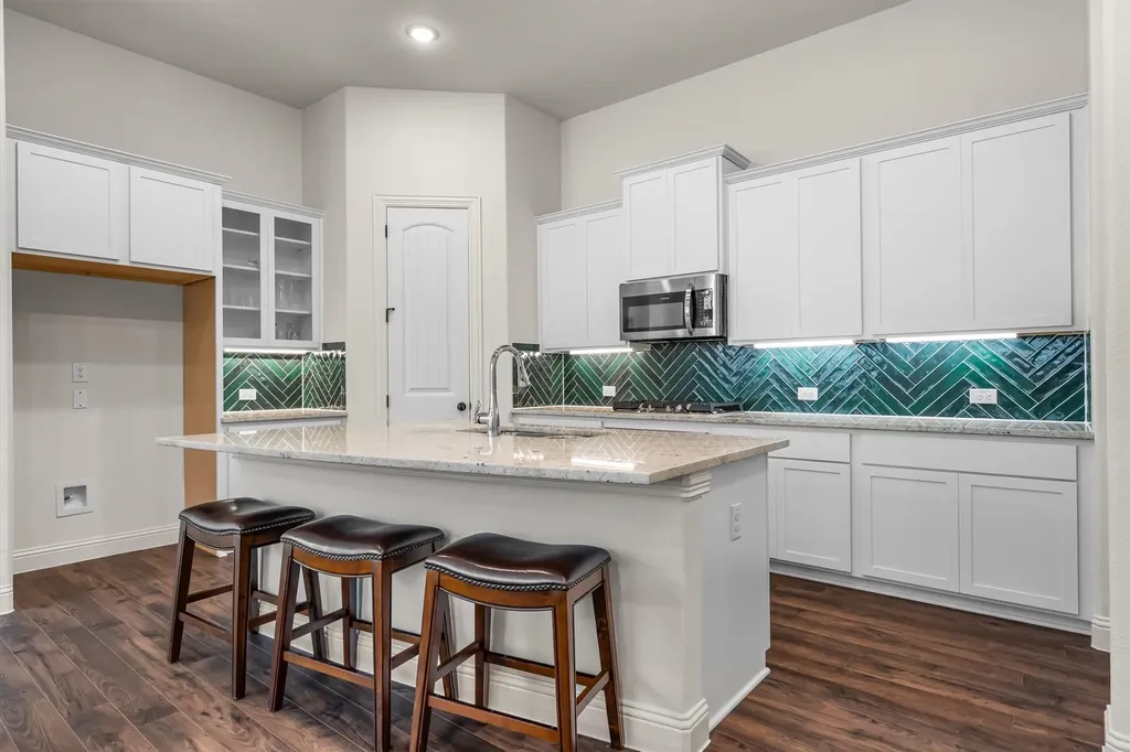 2035 Sherwood Drive Garland TX 75041