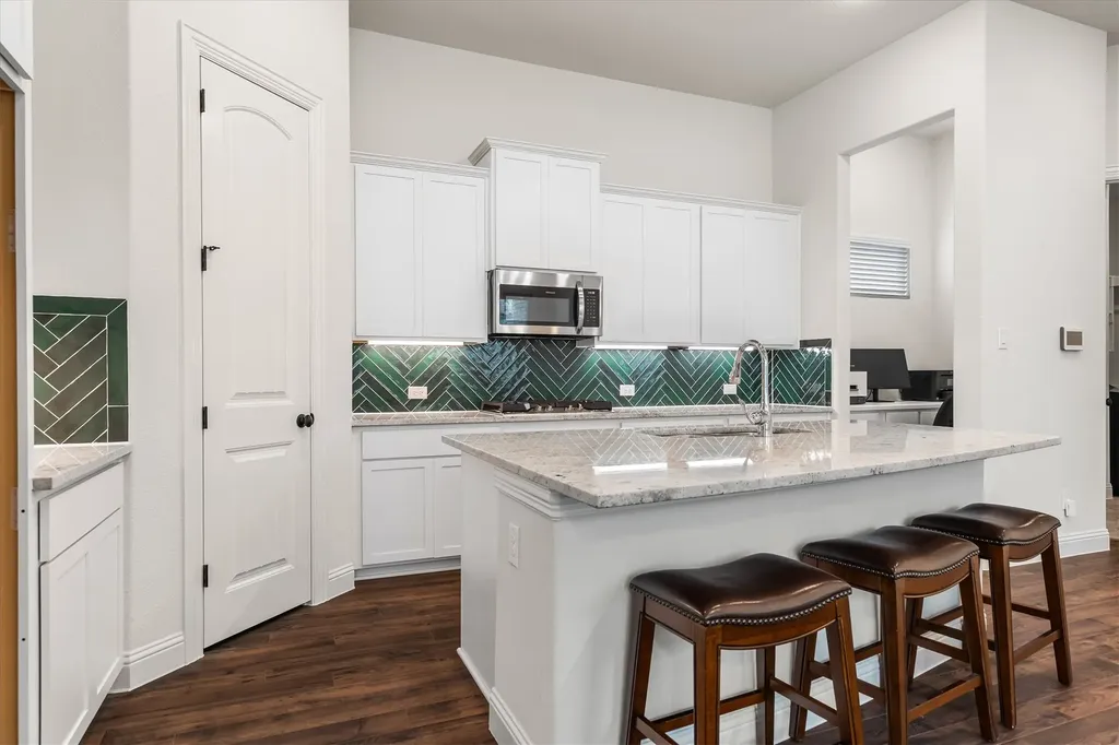 2035 Sherwood Drive Garland TX 75041