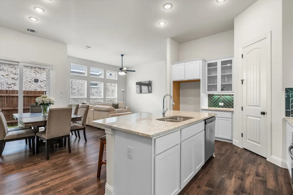 2035 Sherwood Drive Garland TX 75041