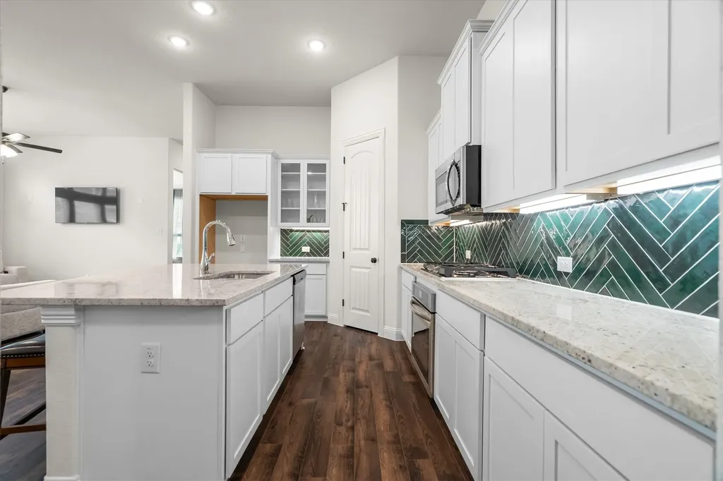 2035 Sherwood Drive Garland TX 75041