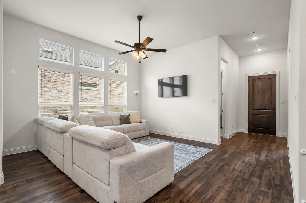 2035 Sherwood Drive Garland TX 75041