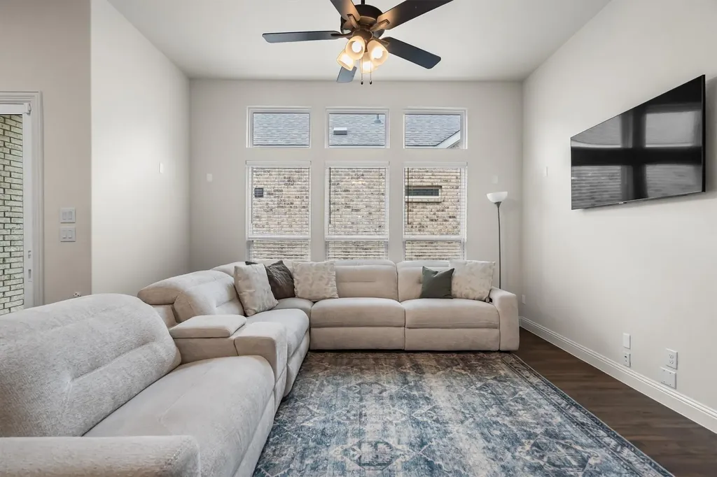 2035 Sherwood Drive Garland TX 75041
