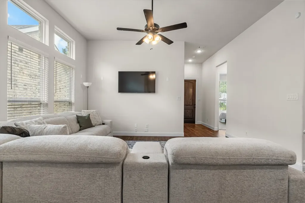 2035 Sherwood Drive Garland TX 75041